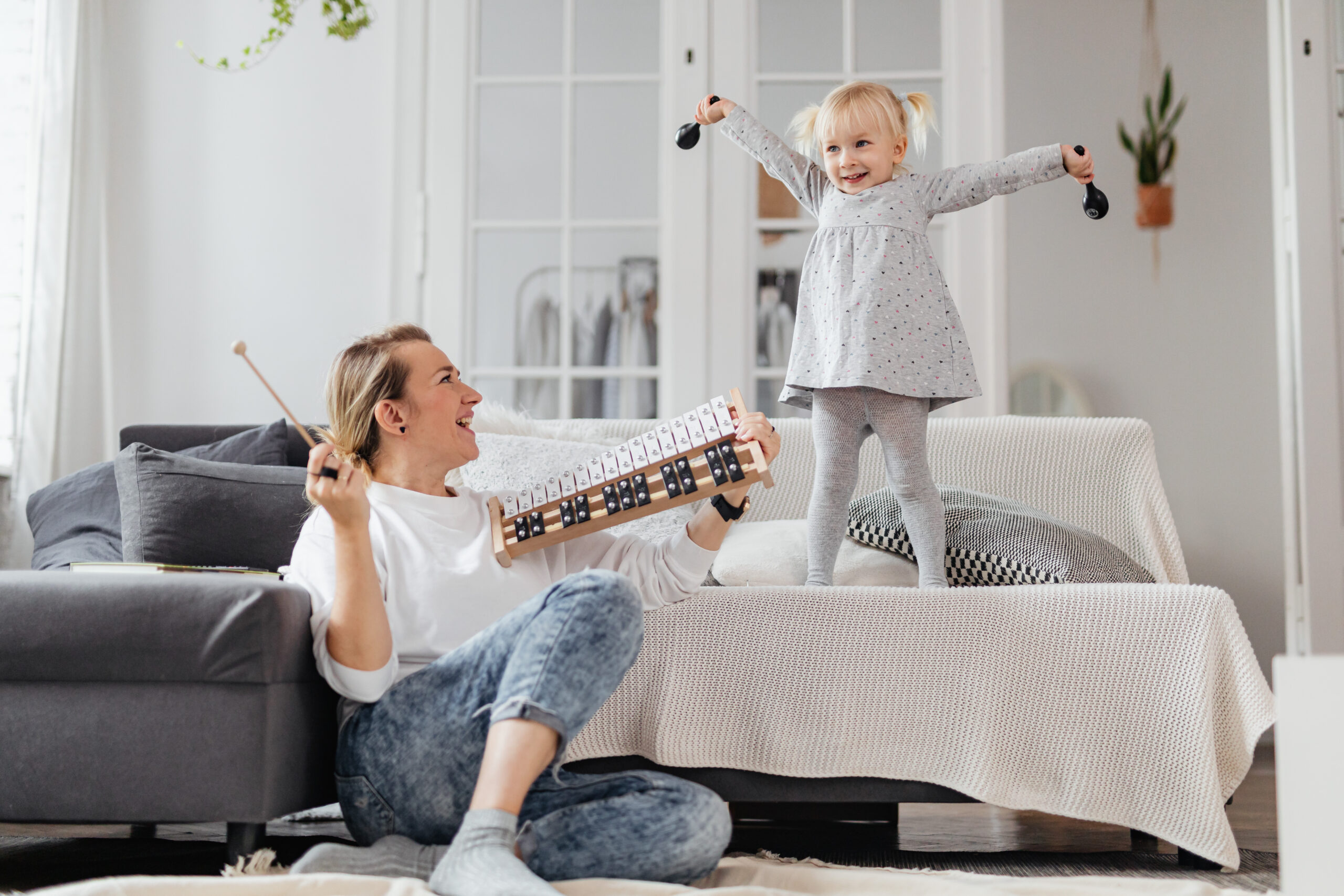 The benefits of music classes for babies and toddlers