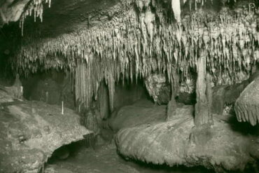 buchan caves victoria australia