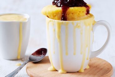 custard cream mug cake