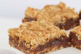 date crumble slice