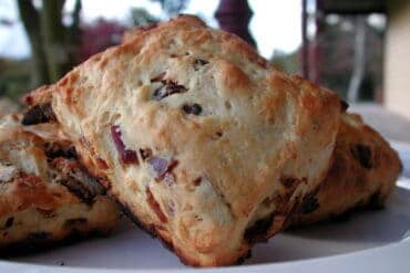 date scones with lemonade