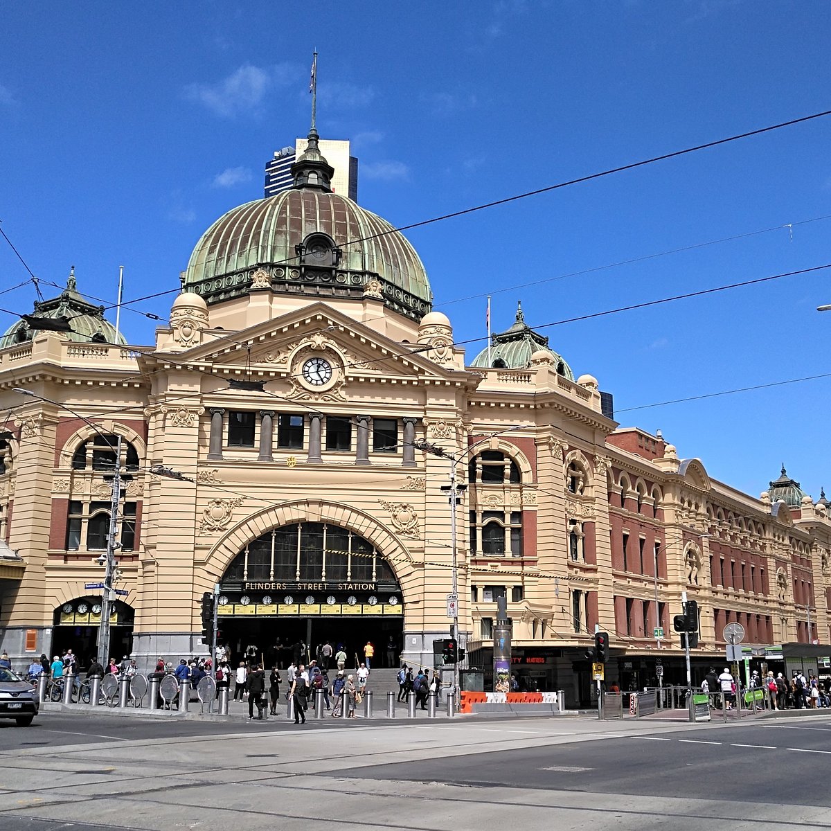 flinders street station in melbourne