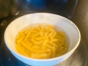 how do you cook pasta in the microwave