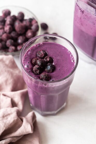 how to make a berry smoothie with frozen berries