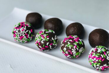 how to make chocolate balls with marie biscuits