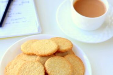 how to make eggless biscuits