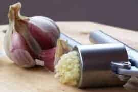 jamie oliver garlic crusher