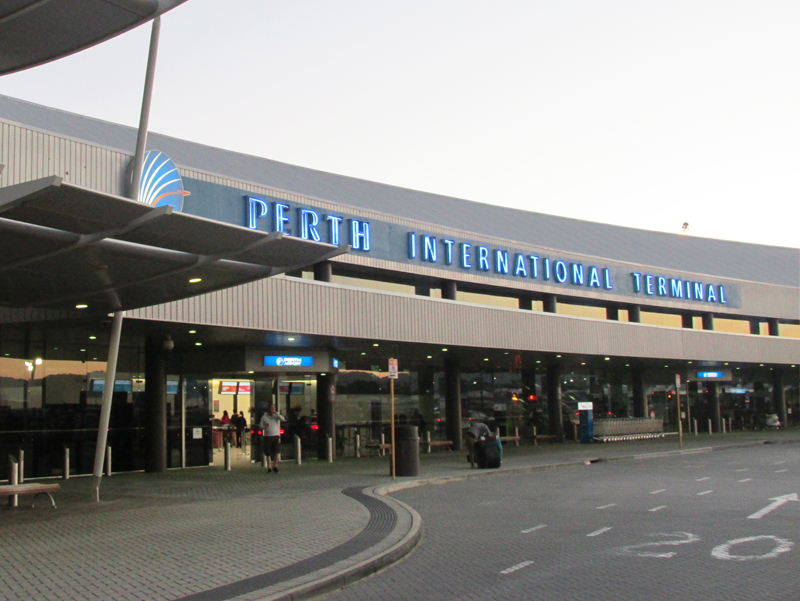 parking perth international airport