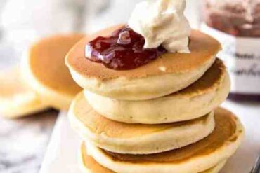 pikelets with jam and cream