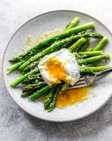 poached egg asparagus