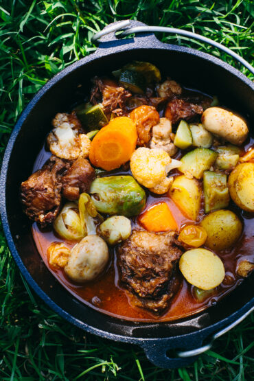 preparing a potjie pot