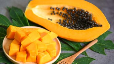 preparing papaya