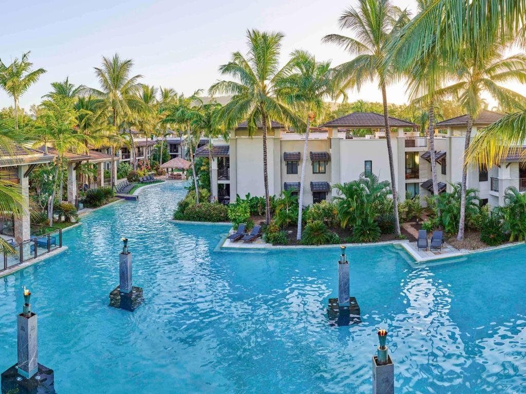 pullman port douglas sea temple