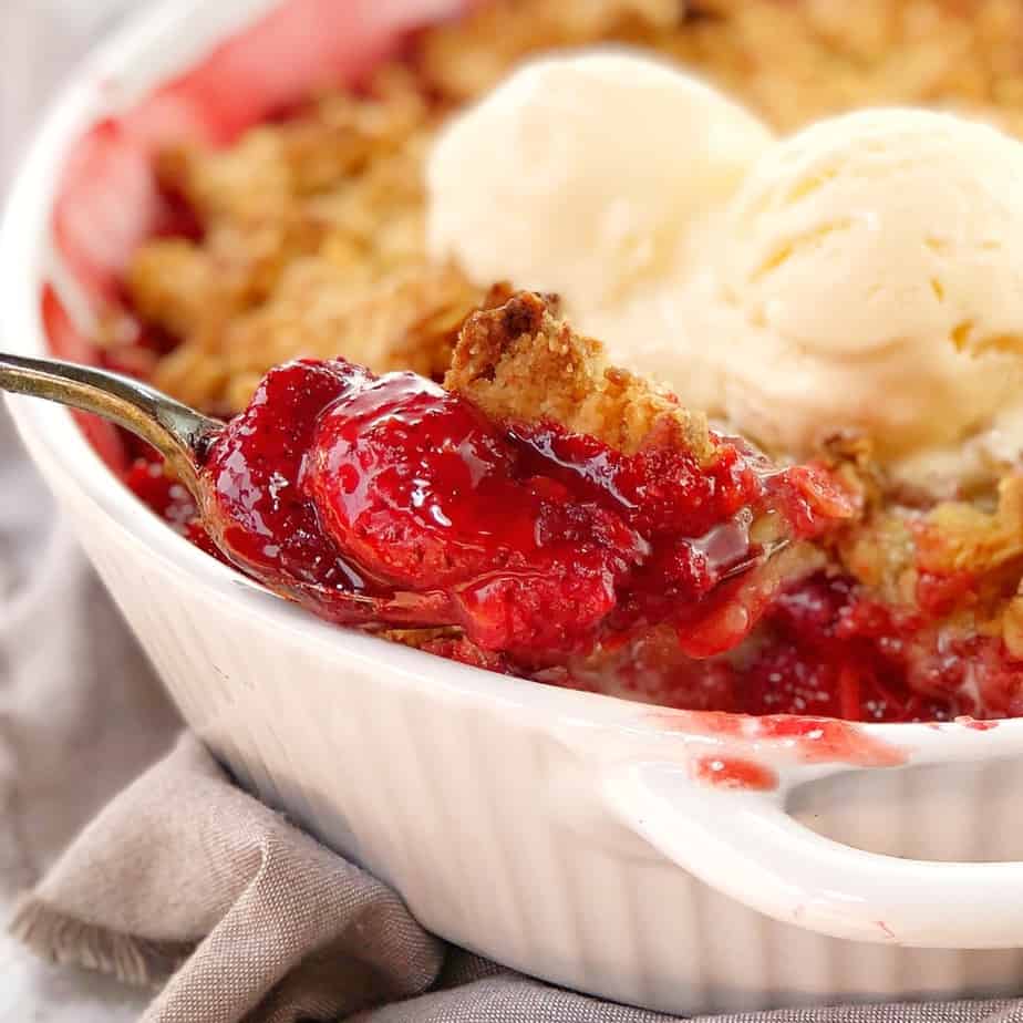 roasted strawberry crumble