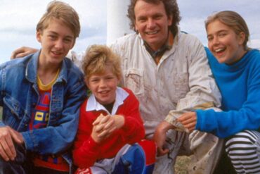 round the twist show