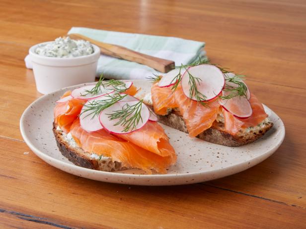 smoked salmon on rye