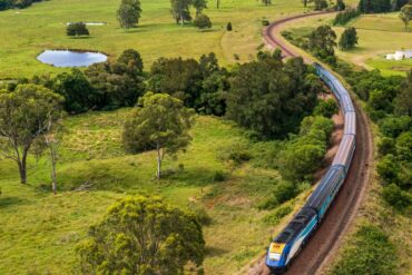 trains to melbourne from sydney