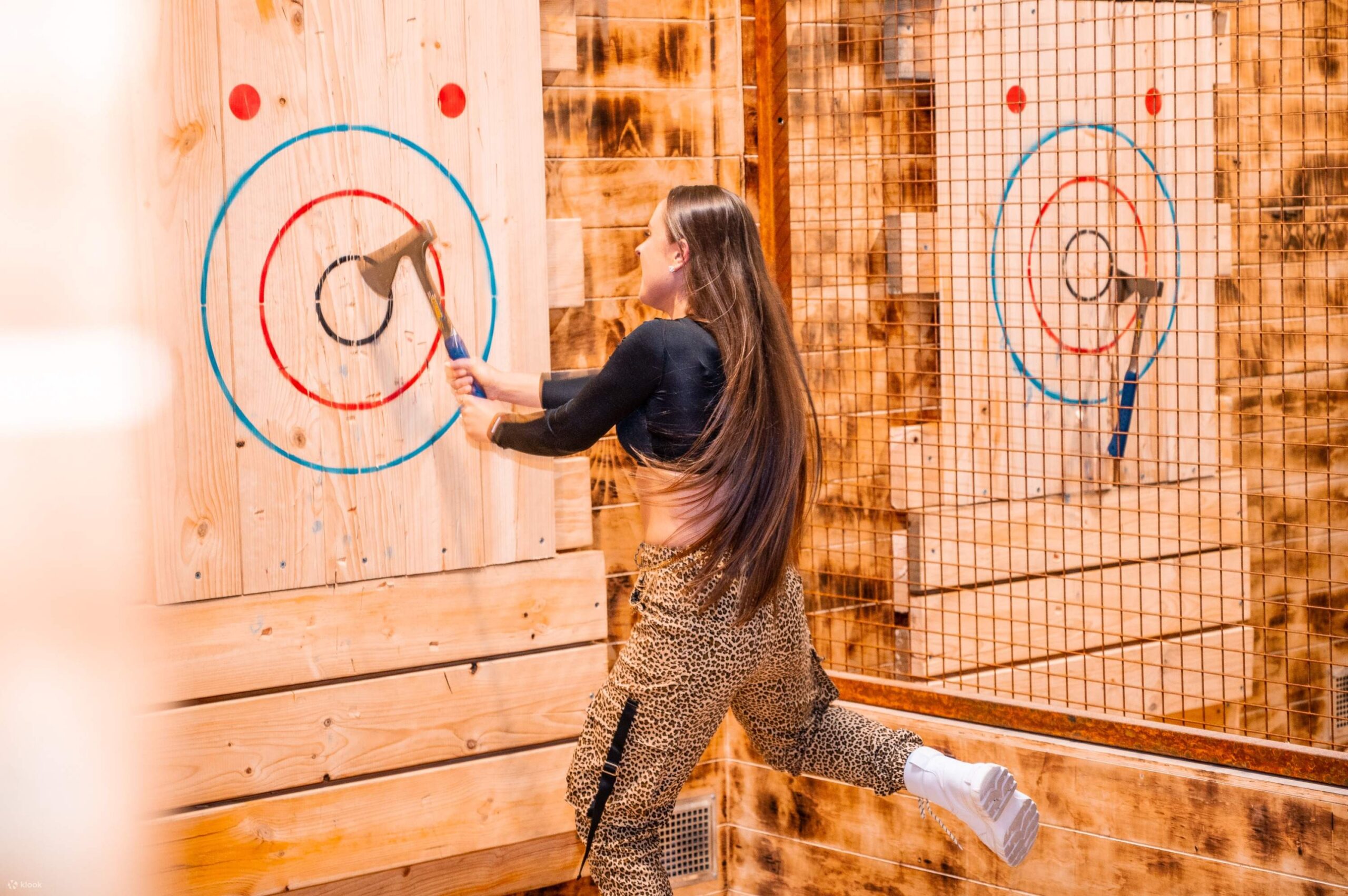 experience-the-thrill-of-axe-throwing-in-sydney