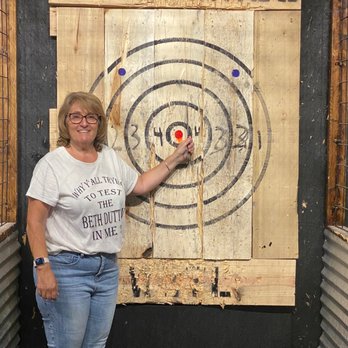 Axe Throwing in Wellington