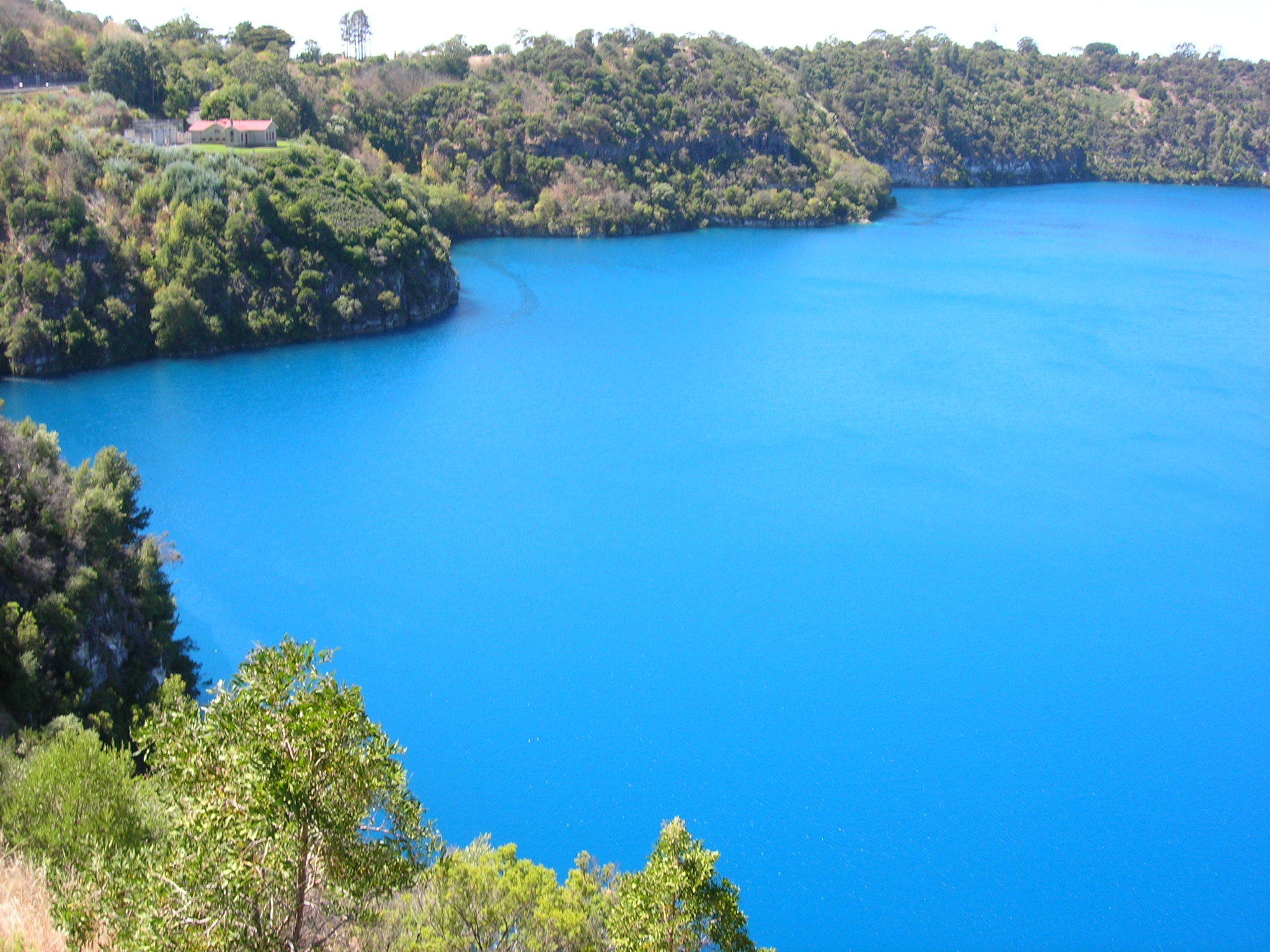 blue lake in mount gambier