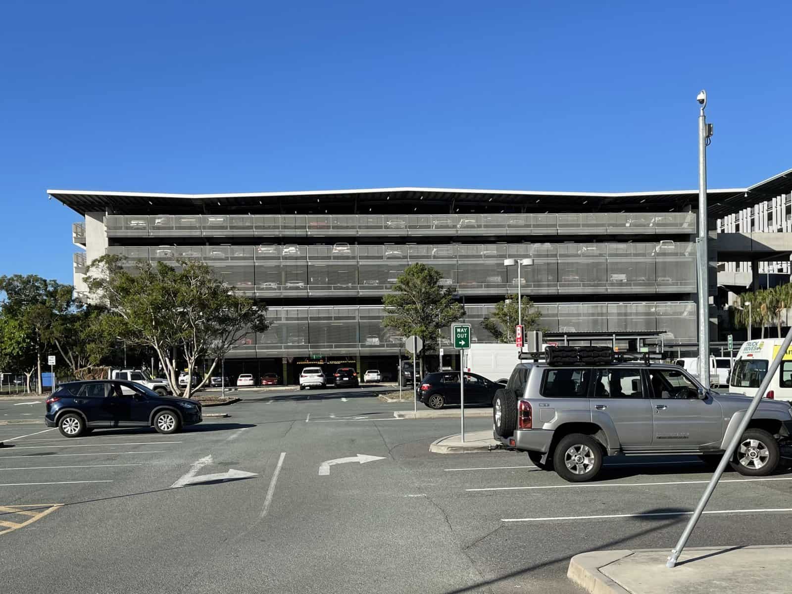 brisbane airport parking