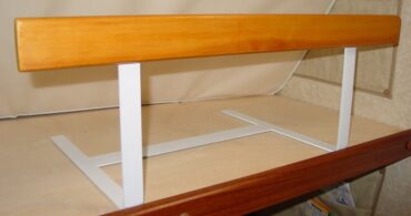 bunk bed with safety rail