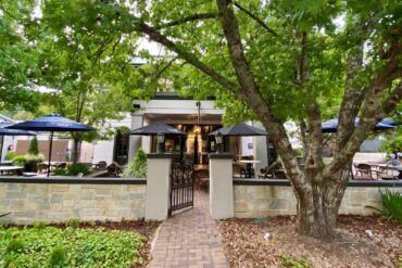 crafers hotel adelaide hills