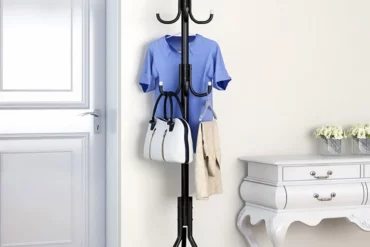 hat and bag stand