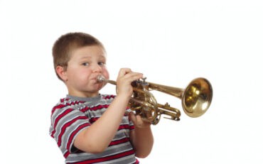 how is the trumpet played