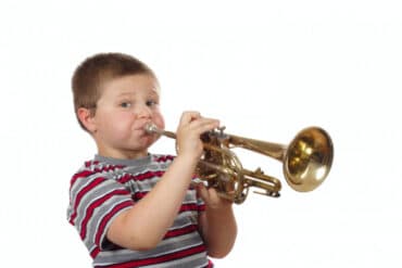 how is the trumpet played