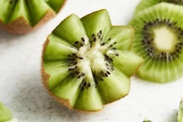 how to cut kiwi fancy