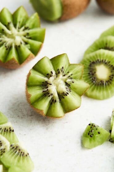 how to cut kiwi fancy