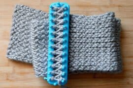 how to knit on a loom