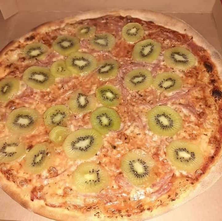 kiwi on pizza