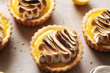 lemon tarts with meringue