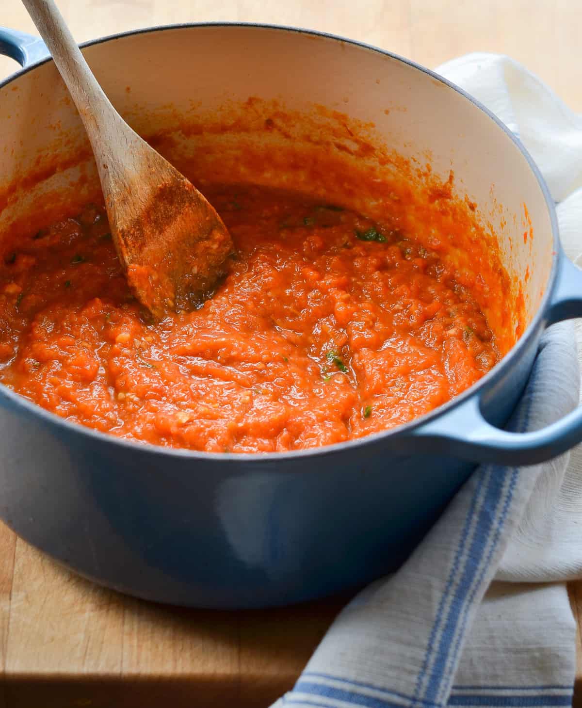 making homemade tomato sauce