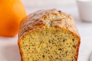 orange and poppyseed cake