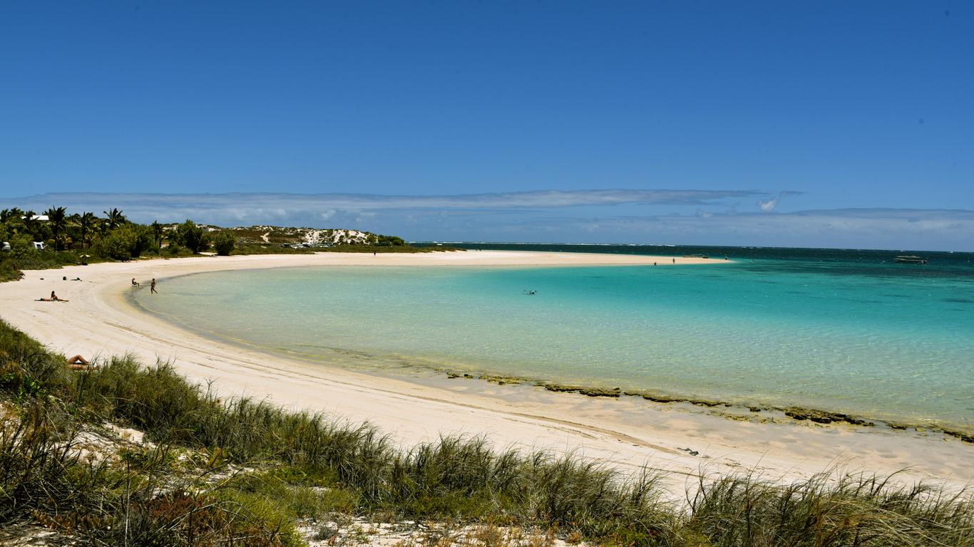 places to stay in coral bay western australia