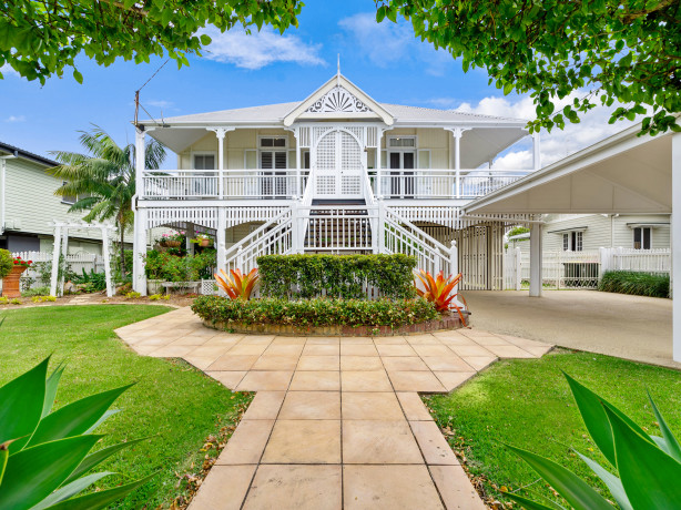 real estates in queensland