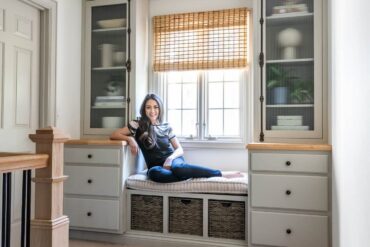 window seat with bookshelves