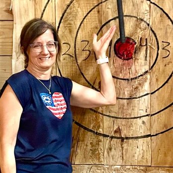 Axe Throwing in Topeka Kansas