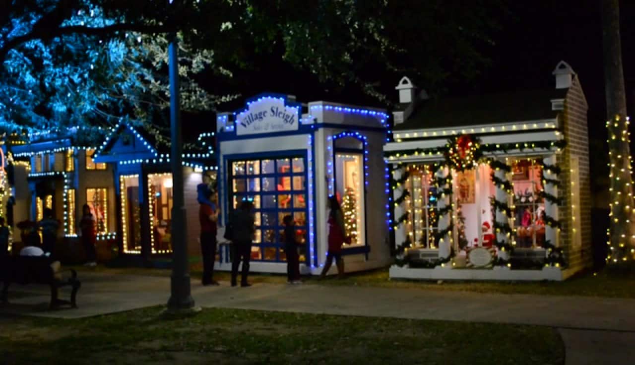 Experience the Sparkle and Magic of Christmas Lights in Brownsville Texas