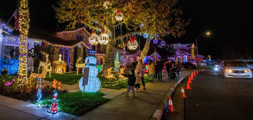 Christmas Lights in Lake Elsinore California