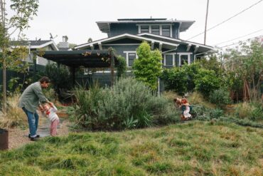 Family Walks With Kids in East Los Angeles California