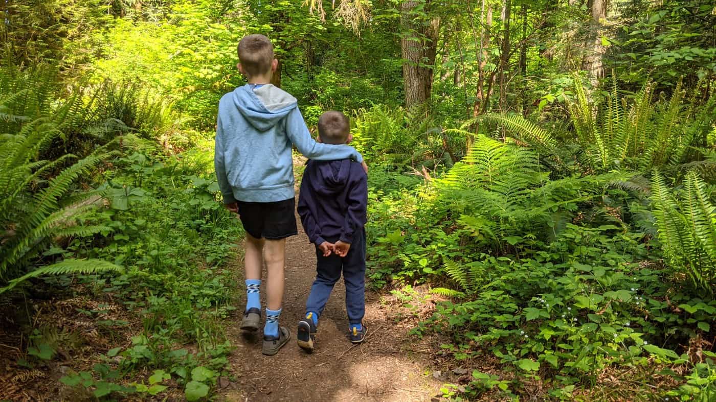 Family Walks With Kids in Redmond Washington