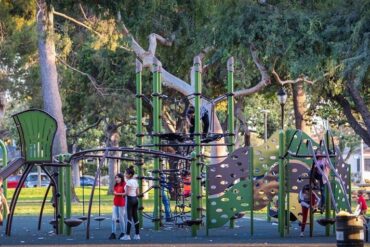 Family Walks With Kids in South Gate California