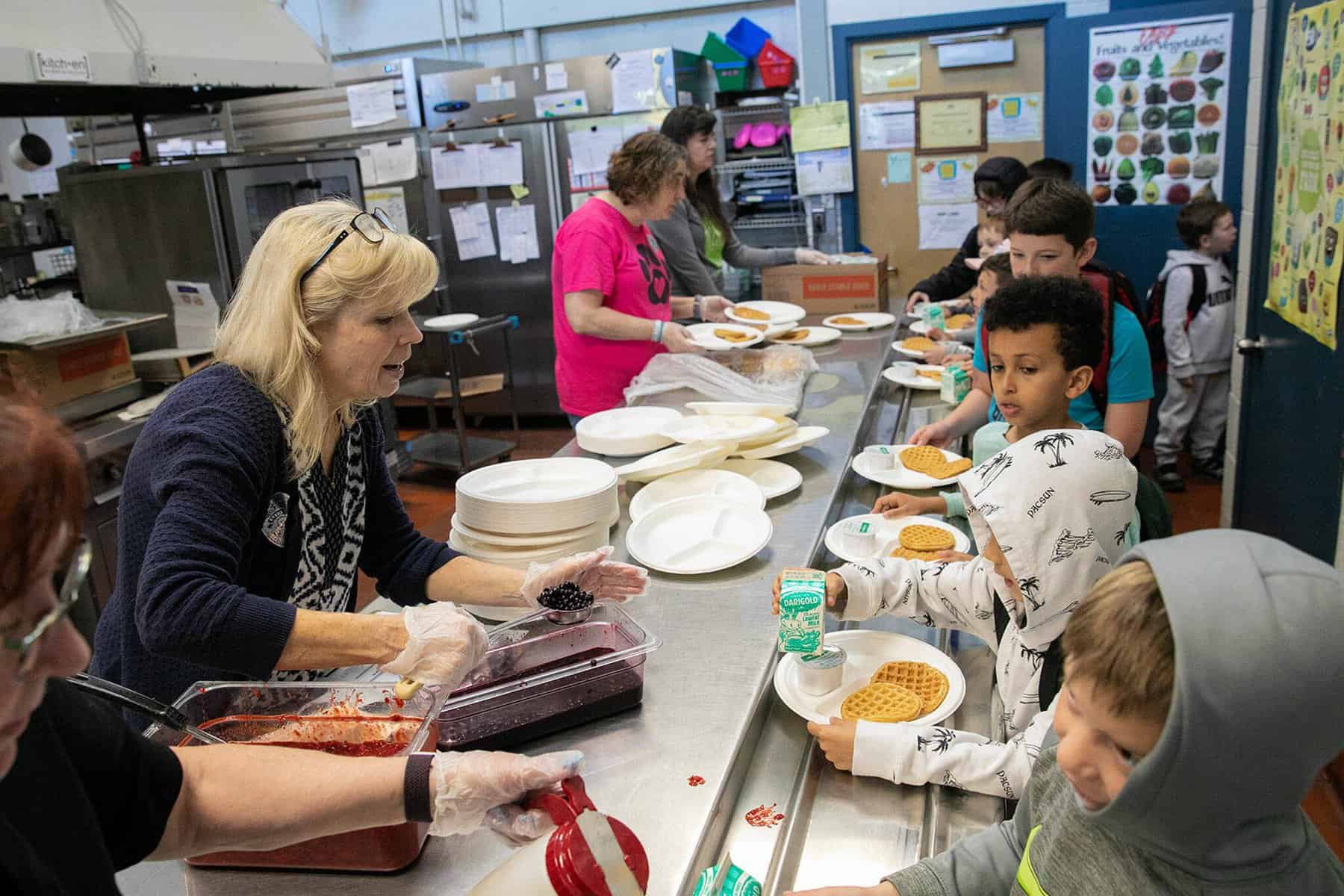 Free eating place for kids in Everett Washington