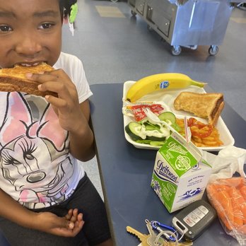 Free eating place for kids in Hawthorne California