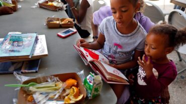 Free eating place for kids in Inglewood California