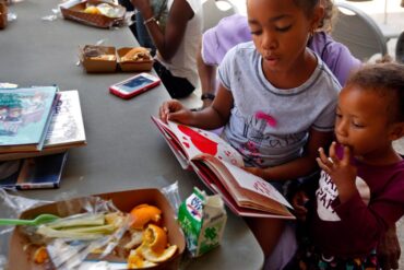 Free eating place for kids in Inglewood California